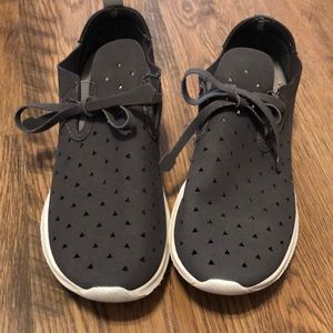 Not rated casual gray flat tennis shoe style 8 1/2